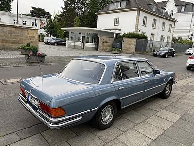Im Mercedes 450 SEL 6.9 zu deutschen Wirtschaftsstandorten - Schiere Wirtschaftsgröße