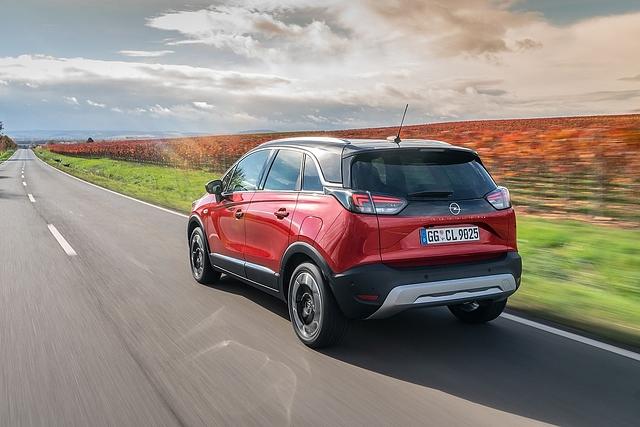 Der Opel Crossland hat auf Wunsch auch eine zweifarbige Lackierung