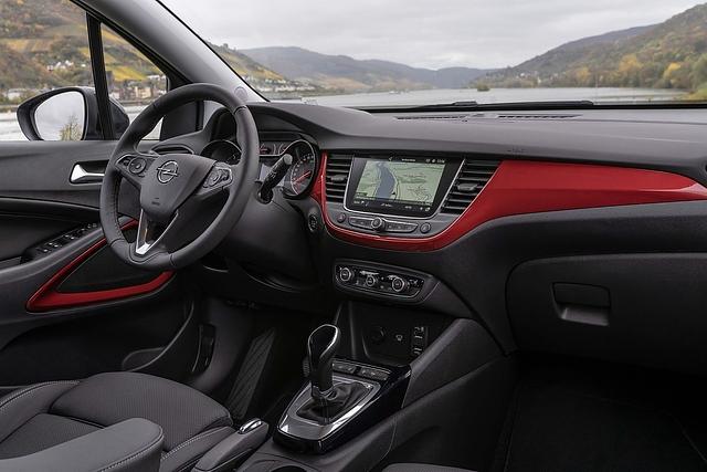 Das Cockpit mit dem acht Zoll großen Touchscreen bleibt erhalten