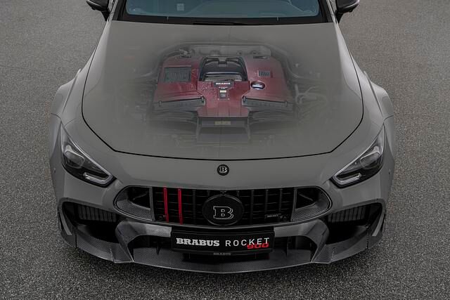 Nach einem guten Jahr Entwicklungszeit ist aus dem gedopten Mauerblümchen ein Blickfang geworden, der Konkurrenten wie den Porsche Panamera oder Maserati Quattroporte genauso die Schau stiehlt wie...