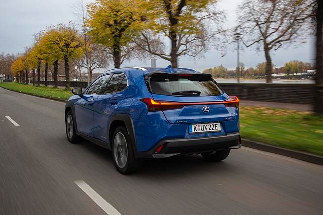 Optisch unterscheidet sich das E-Modell nur in Details von den Verbrennerautos