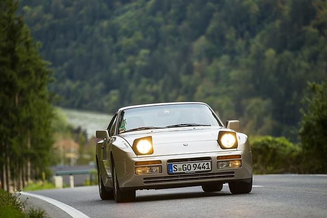 Porsche 944