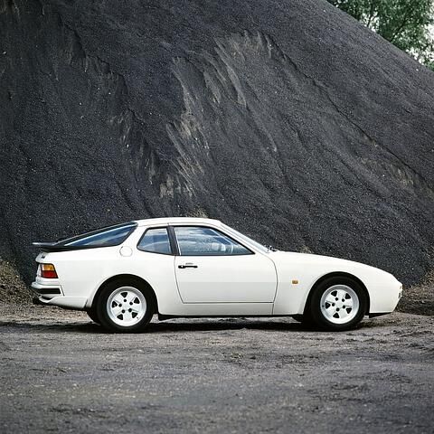 Porsche 944