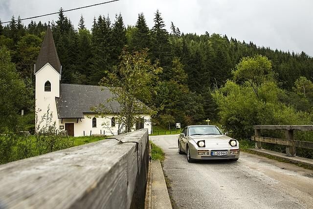 Porsche 944