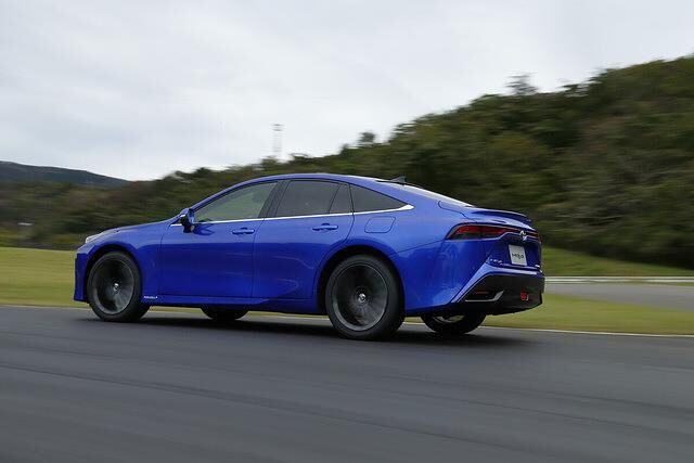 Das Wasserstoffauto bietet knapp 700 Kilometer Reichweite