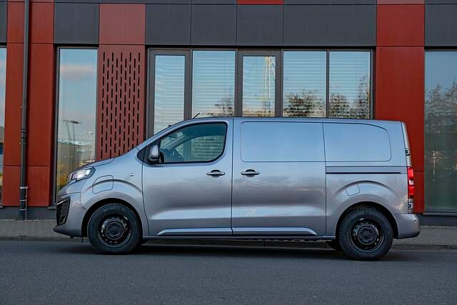 Der e-Expert wird wie der Citroen e-Jumpy in drei verschiedenen Längen angeboten