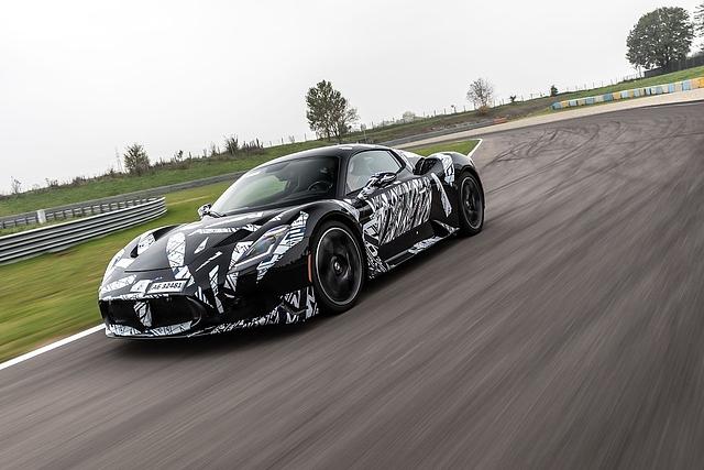Der Maserati MC20 erreicht nach weniger als weniger als 2,9 Sekunden Landstraßentempo