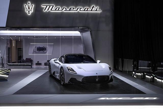 Der Maserati MC20 ist etwa 325 km/h schnell