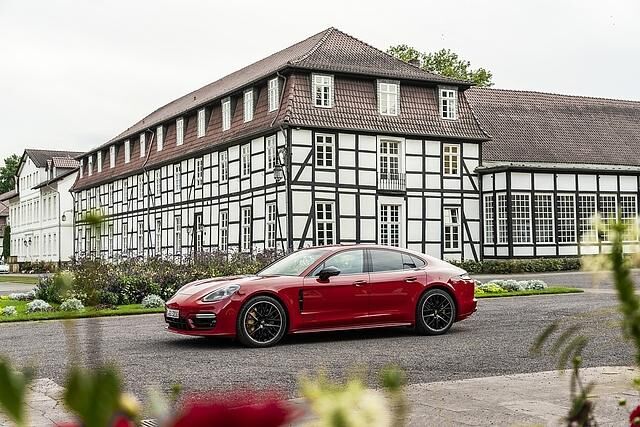 Porsche Panamera GTS 2021