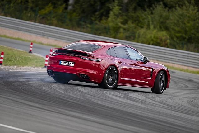 Porsche Panamera GTS 2021