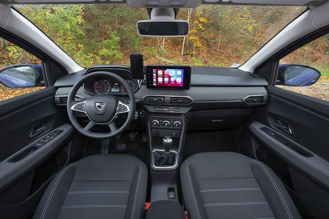 In den höheren Ausstattungslinien gibt es einen Multimedia-Touchscreen
