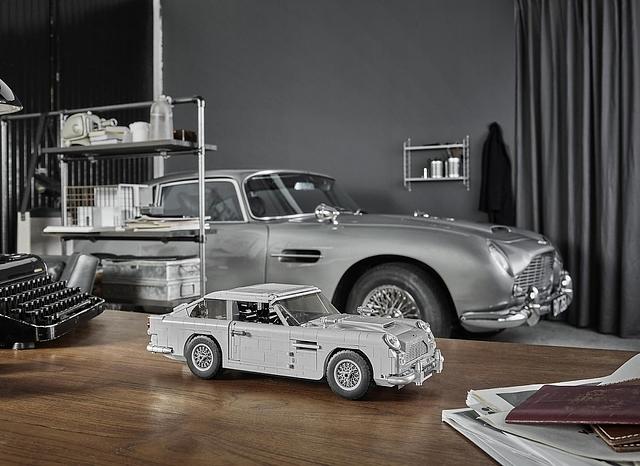 James Bond Aston Martin DB5