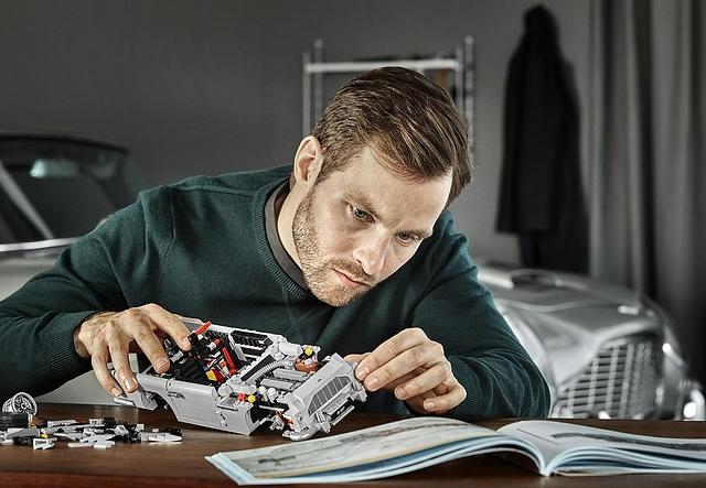 James Bond Aston Martin DB5 und sein Designer