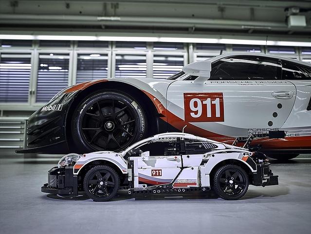 Porsche 911 RSR