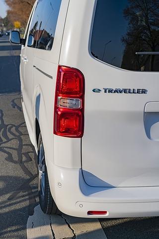 Der Peugeot e-Traveller steht auf der EMP2-Plattform