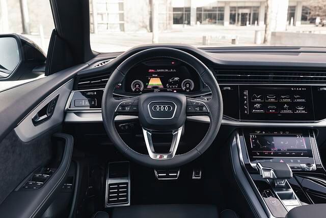 Das Cockpit entspricht dem der Standard-Modelle