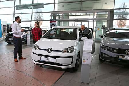 Greenpeace-Test   - VW-Händler wollen keine E-Autos verkaufen  
