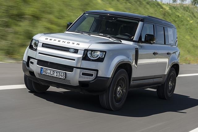 Der Land Rover Defender 110 ragt aus der Masse der rundgelutschten SUVs und Crossover heraus