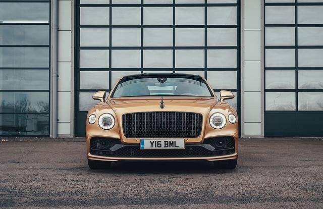 Der Bentley Flying Spur V8 steht bereits beim Händler