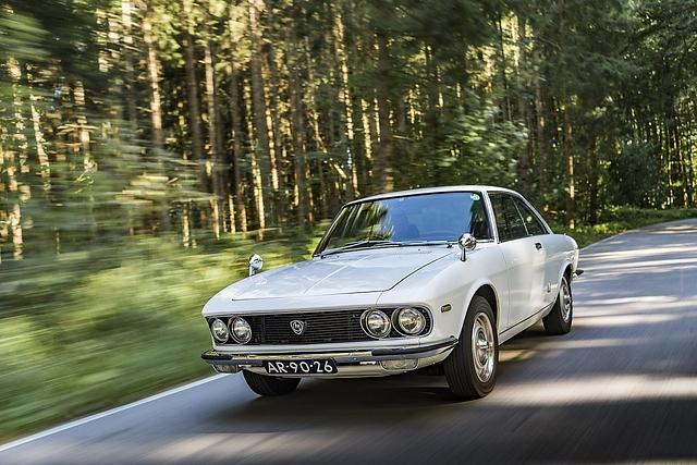 Ist es ein Fiat? Ist es ein Alfa Romeo? Nein, es ist ein Mazda Luce R130.