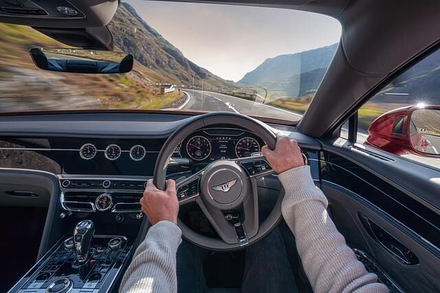 Wer einen Flying Spur fährt, der will den Speer auch selber fliegen lassen