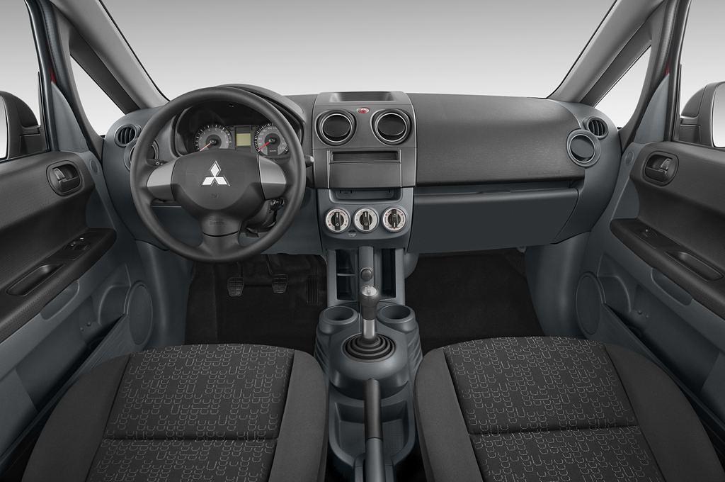 Mitsubishi Colt (Baujahr 2010) - 5 Türen Cockpit und Innenraum