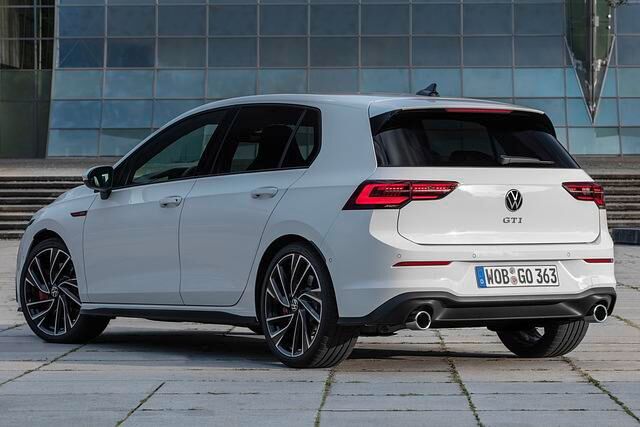 Im Kern handelt es sich beim Golf GTI um einen strunzpraktikablen Kompakten. Doch als GTI pocht in ihm noch eine andere Seele