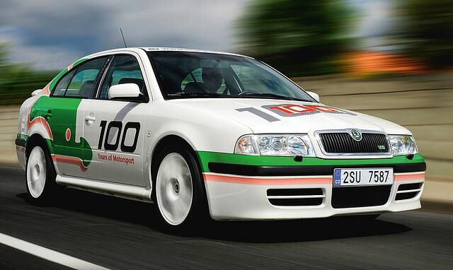 Zum 100. Jubiläum der Motorsportaktivitäten von Skoda wird der 235 km/h schnelle Octavia RS vorgestellt 