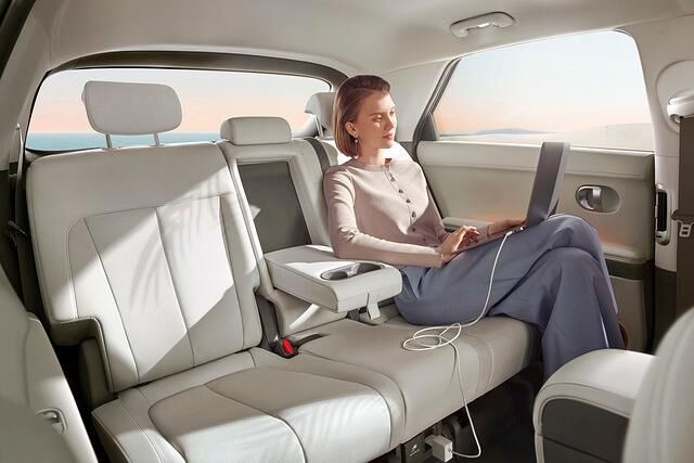 Auch die Fondgäste genießen im Ioniq 5 eine entspannte Sitzposition