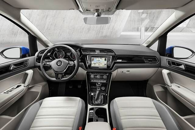 Das Interiuer kennt man aus anderen VW-Modellen