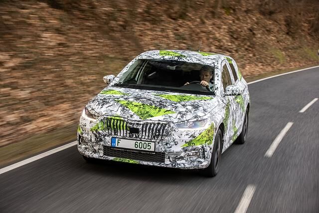 Optisch orientiert sich der Fabia jetzt an seinen erfolgreichen Brüdern 