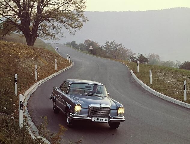 Im Januar 1968 debütiert der Typ 280 SE mit neu entwickeltem 160 PS starkem 2,8-Liter-Sechszylinder. 