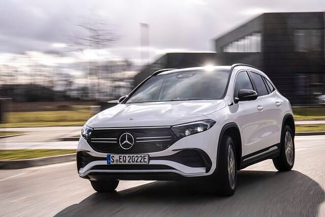 Äußerlich ist der Elektro-Mercedes am deutlichsten am voll verkleideten Grill zu erkennen
