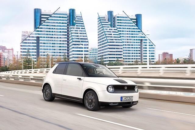 Das schnörkellose Design verbindet Kleinwagenniedlichkeit mit urbaner Eleganz und Tradition mit Zukunft
