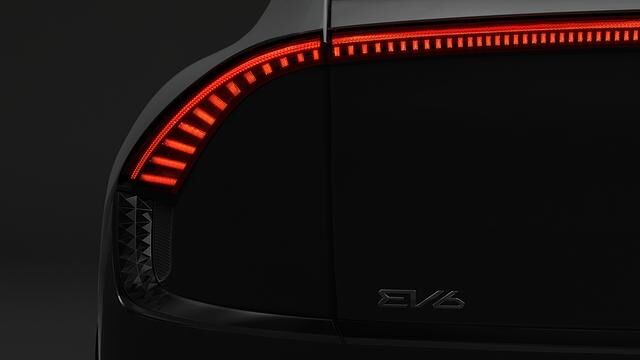 Mit seinem Rückleuchtendesign dürfte der Kia EV6 auffallen