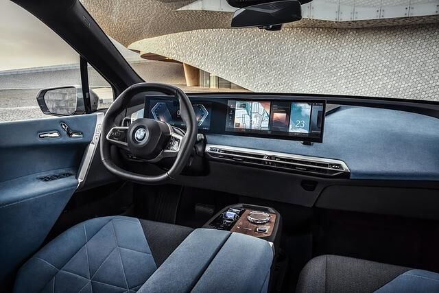 Innen gibt es eine neues Infotainment