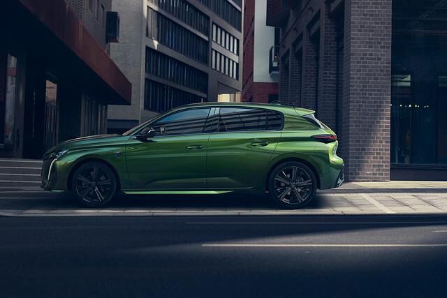 Die Neuauflage des französischen Kompaktwagens kommt im Sommer auf den Markt und tritt mit geschärftem Design, digitalen Features und einem Mix aus Plug-in-Hybriden und konventionellen Motoren an