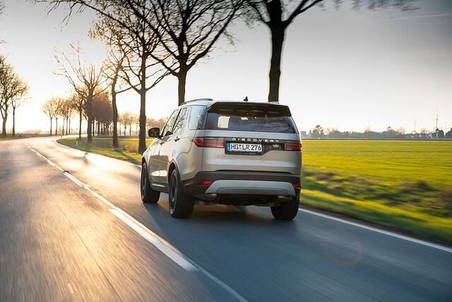 Analog zum Jaguar F-Pace erhält auch der Discovery jetzt den neuen Dreiliter-Reihensechszylinder-Diesel