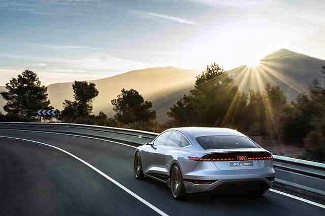 Optisch hat der A6 E-Tron weiterhin Ähnlichkeiten mit dem klassischen A6 der aktuellen Generation. Das Design soll vielmehr eine Weiterentwicklung sein