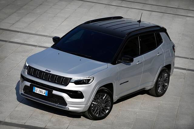 Die Preise des Kompakt-SUV starten bei 28.000 Euro in der Ausstattungslinie „Sport“ in Verbindung mit dem 96 kW/130 PS starken Benziner und Frontantrieb