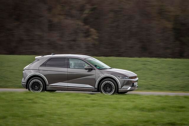 Von außen wirkt der Ioniq5 wie aus dem Bauhaus-Bilderbuch