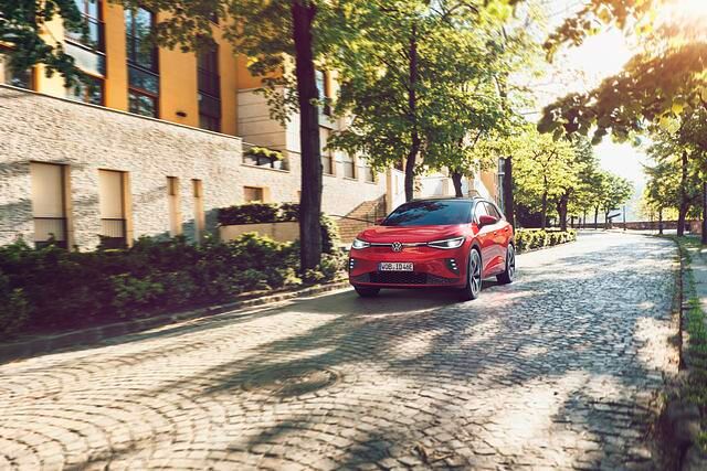 Die Akku-Kapazität des ID-Topmodells beträgt 77 kWh, so dass der elektrische Sportler bis zu 480 Kilometer (WLTP) weit kommt