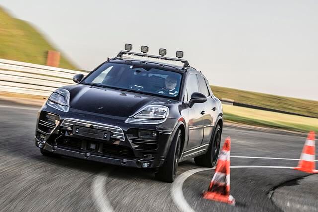 Porsche Macan   - Doppeltes Flottchen  