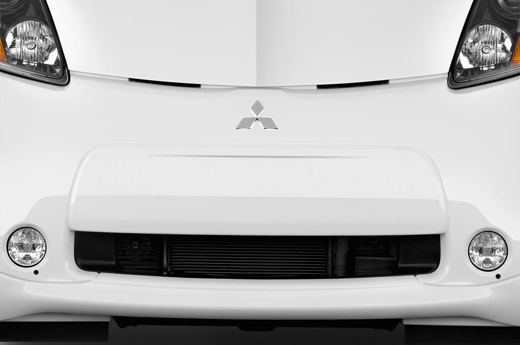Mitsubishi Imiev (Baujahr 2016) - 5 Türen Kühlergrill und Scheinwerfer