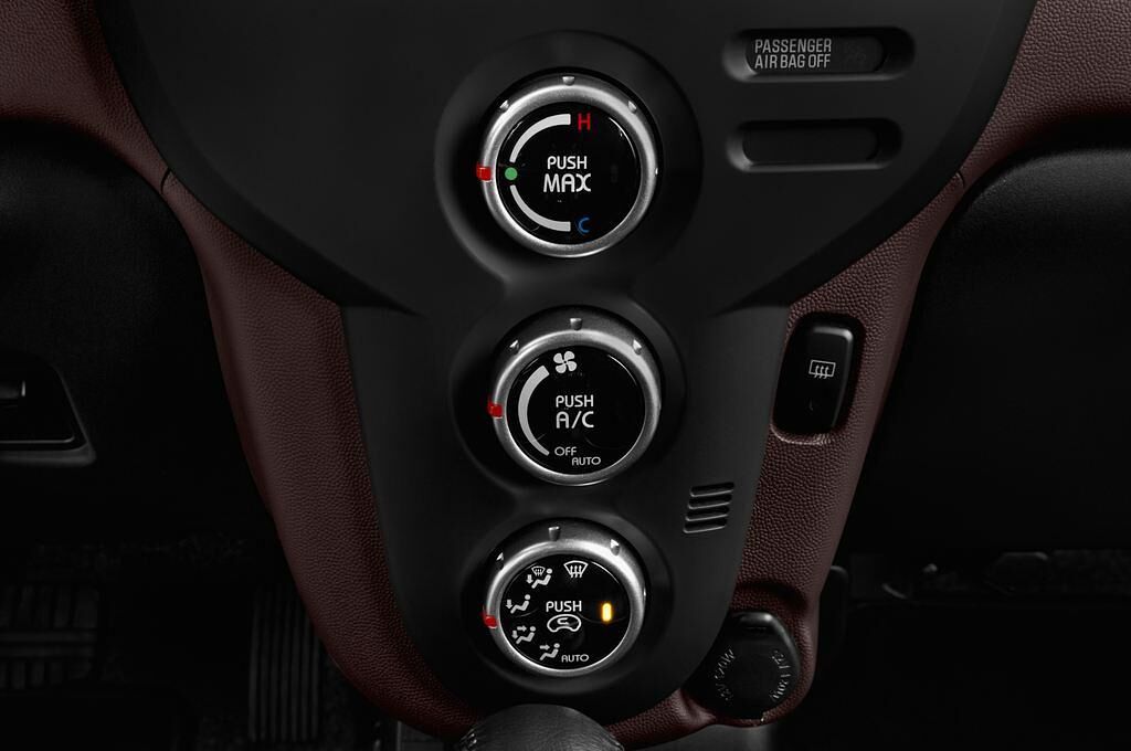 Mitsubishi Imiev (Baujahr 2016) - 5 Türen Temperatur und Klimaanlage