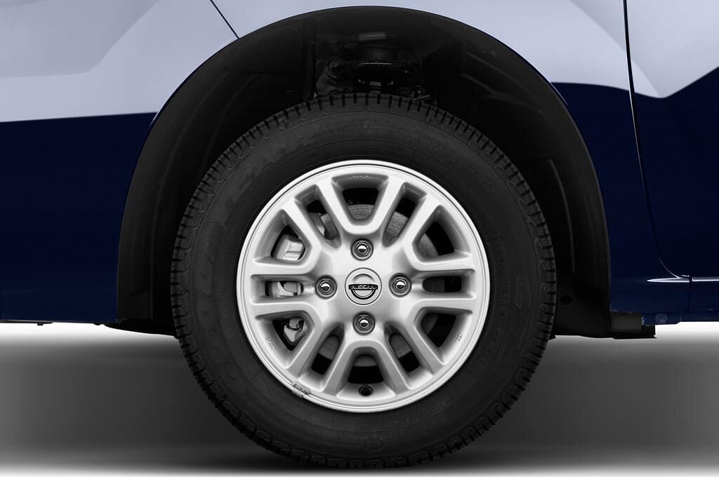 Nissan Evalia (Baujahr 2014) Acenta 5 Türen Reifen und Felge