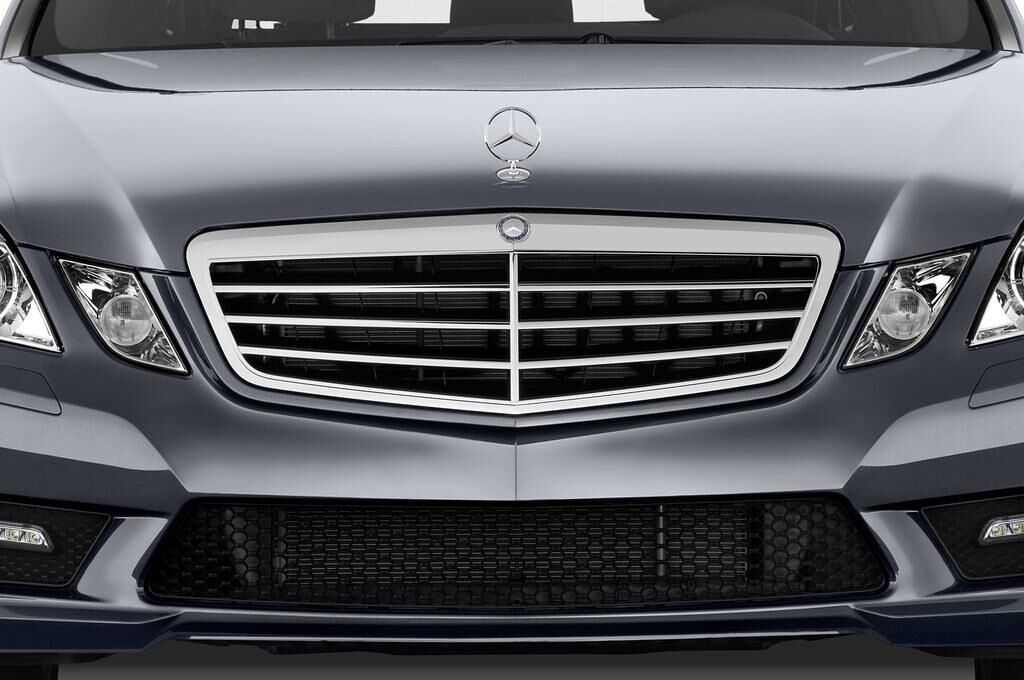 Mercedes E-Class (Baujahr 2011) 350 4 Türen Kühlergrill und Scheinwerfer