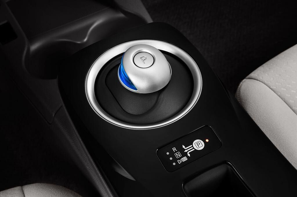 Nissan Leaf (Baujahr 2011) - 5 Türen Schalthebel