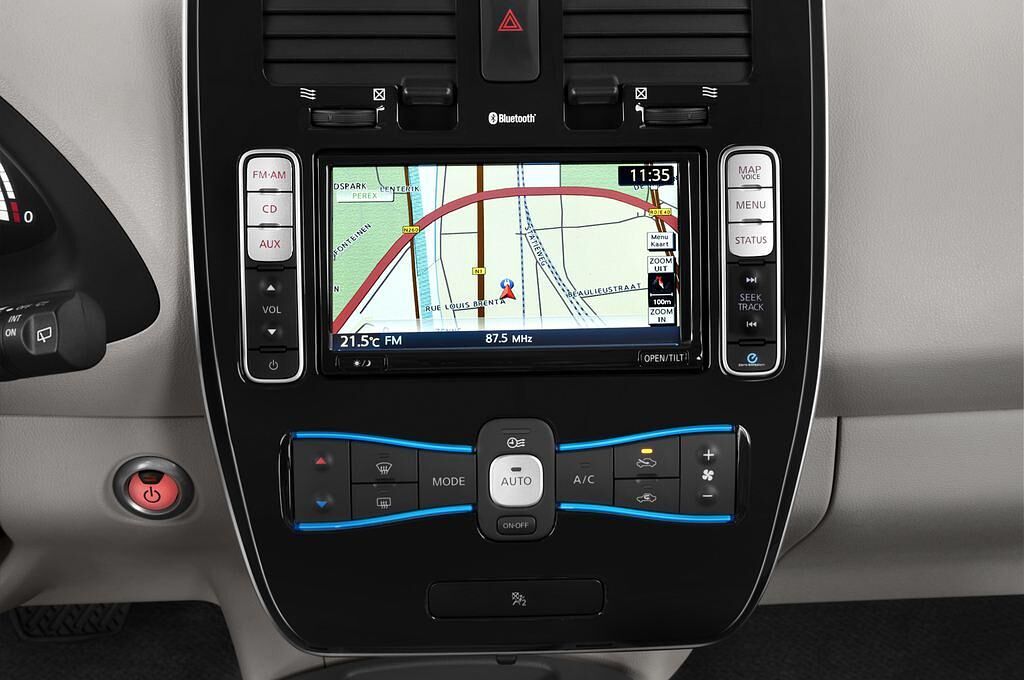 Nissan Leaf (Baujahr 2014) Acenta 5 Türen Radio und Infotainmentsystem