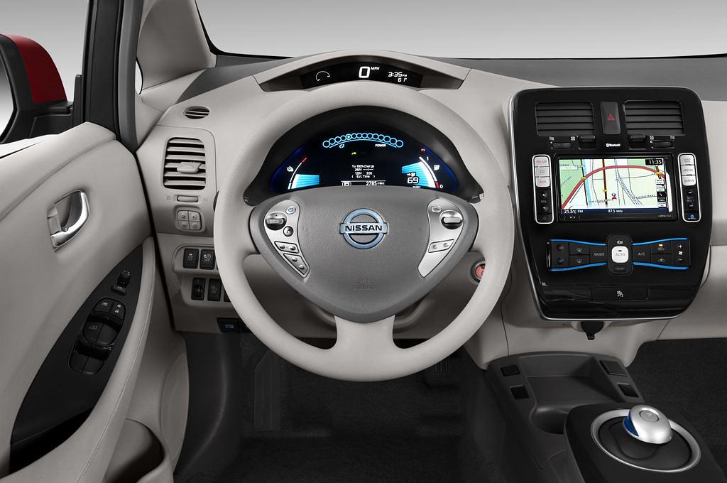 Nissan Leaf (Baujahr 2014) Acenta 5 Türen Lenkrad